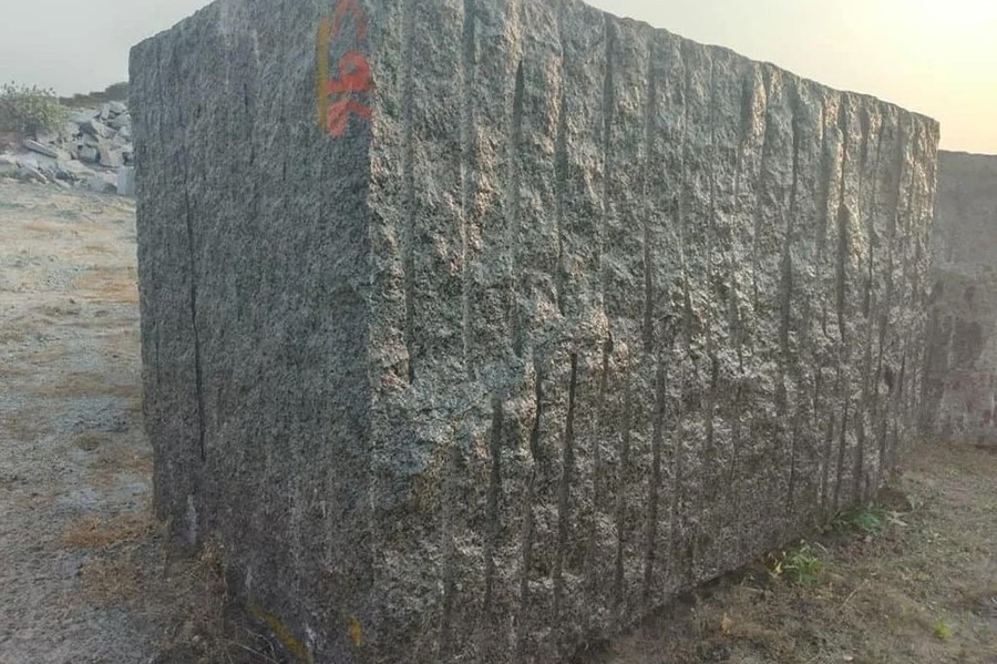 Caledonia Brown Granite Block Caledonia Brown Granite Block